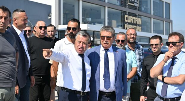Başbakan Üstel ve Ulaştırma Bakanı Arıklı, Girne-Çatalköy yolunda incelemelerde bulundu