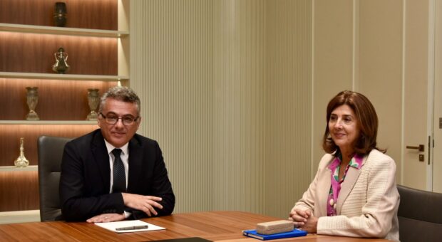 Erhürman, Holguín ile bir araya geldi