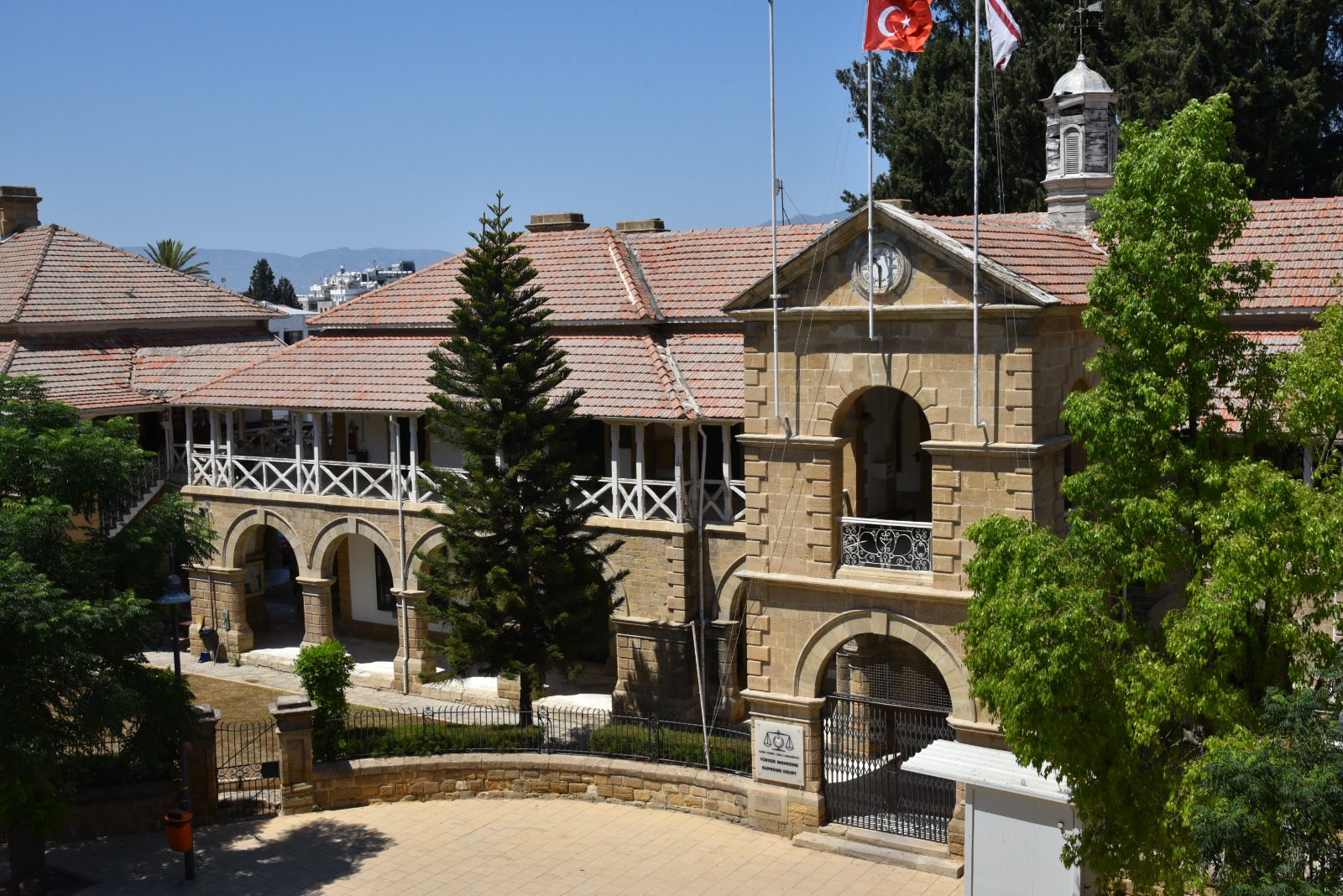 Mahkeme binalarına zarar verenler hakkında yasal işlem başlatıldı