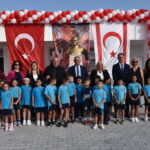 İlköğretimde yeni ders yılı başladı. Bakan Çavuşoğlu Çayırova İlkokulu binasının açılışını yaptı