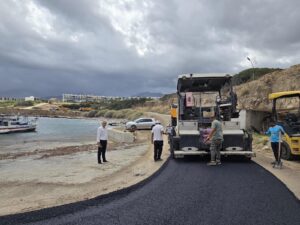 Tatlısu bölgesindeki balıkçı barınağı yolu asfaltlandı