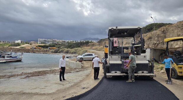 Tatlısu bölgesindeki balıkçı barınağı yolu asfaltlandı