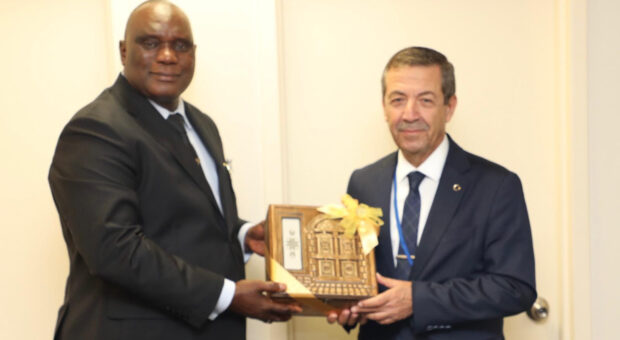 Dışişleri Bakanı Ertuğruloğlu, Gambiya Dışişleri Bakanı Njie ile bir araya geldi