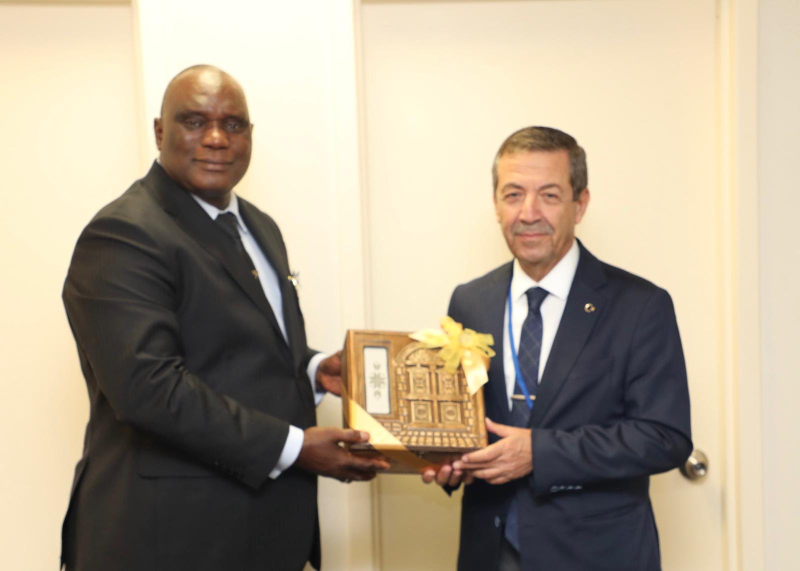 Dışişleri Bakanı Ertuğruloğlu, Gambiya Dışişleri Bakanı Njie ile bir araya geldi