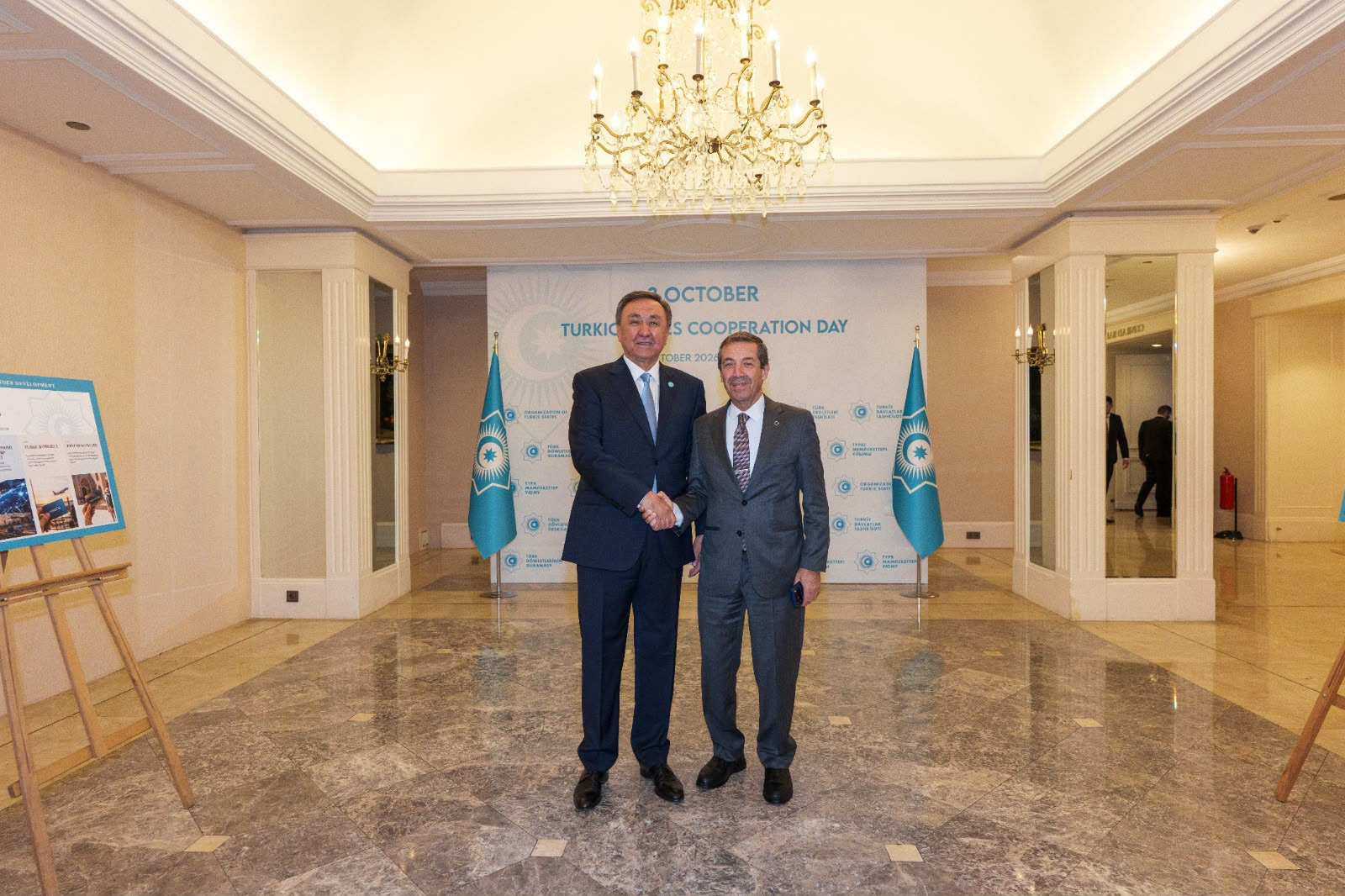 Ertuğruloğlu, TDT’nin resepsiyonuna katıldı