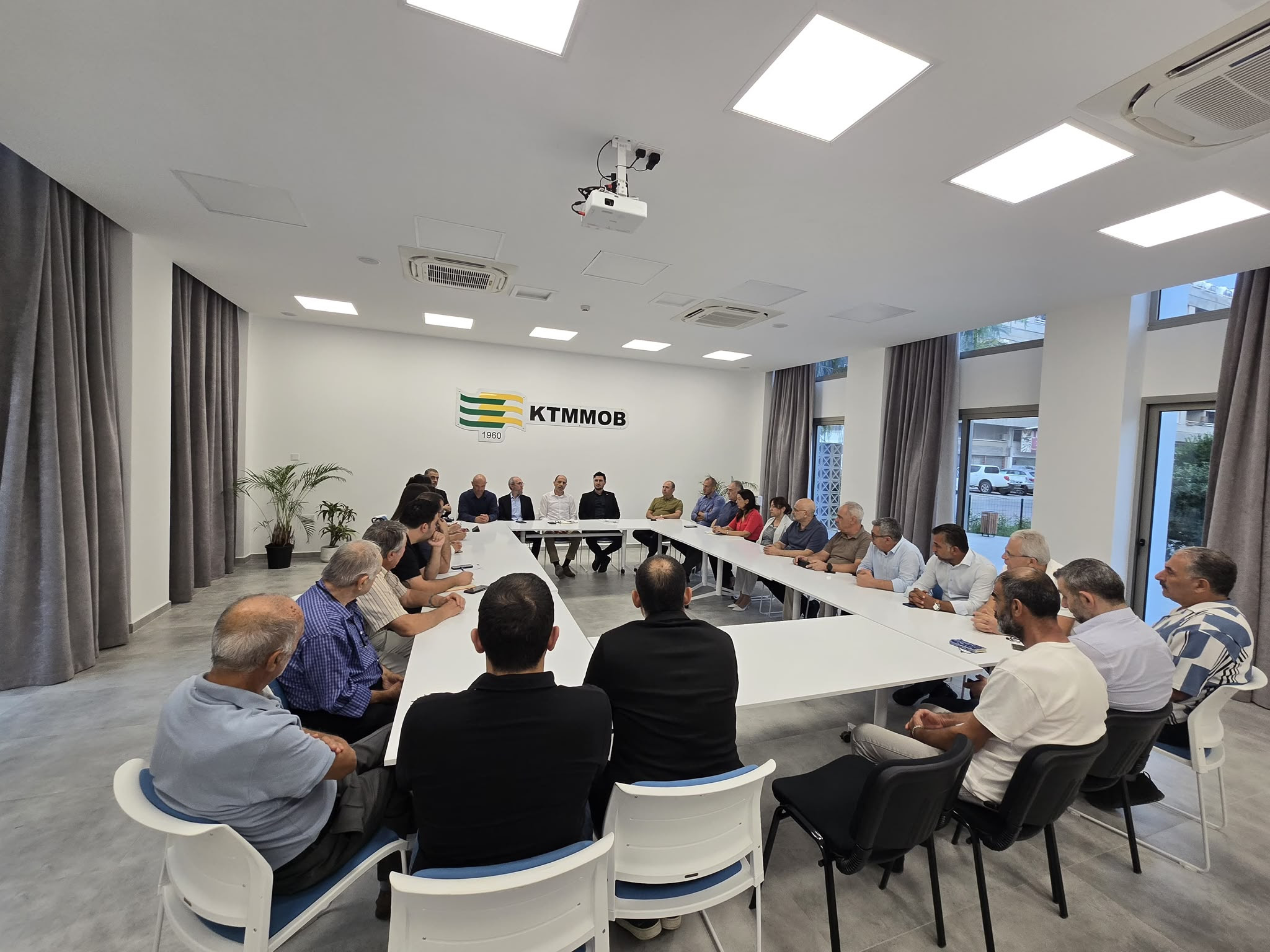 Özersay, Kıbrıs Türk Mühendis ve Mimar Odaları Birliği’ni ziyaret etti