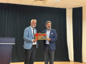 Hala Sultan İlahiyat Koleji’nde, “Hayat İçinde Dikkat Edilmesi Gerekenler, Kişisel Gelişim ve Yapay Zeka” konferansı yapıldı