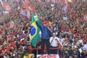 Brezilya’da Lula yeniden devlet başkanı seçildi